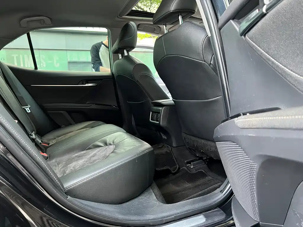 Toyota Camry 2023 — фото 11