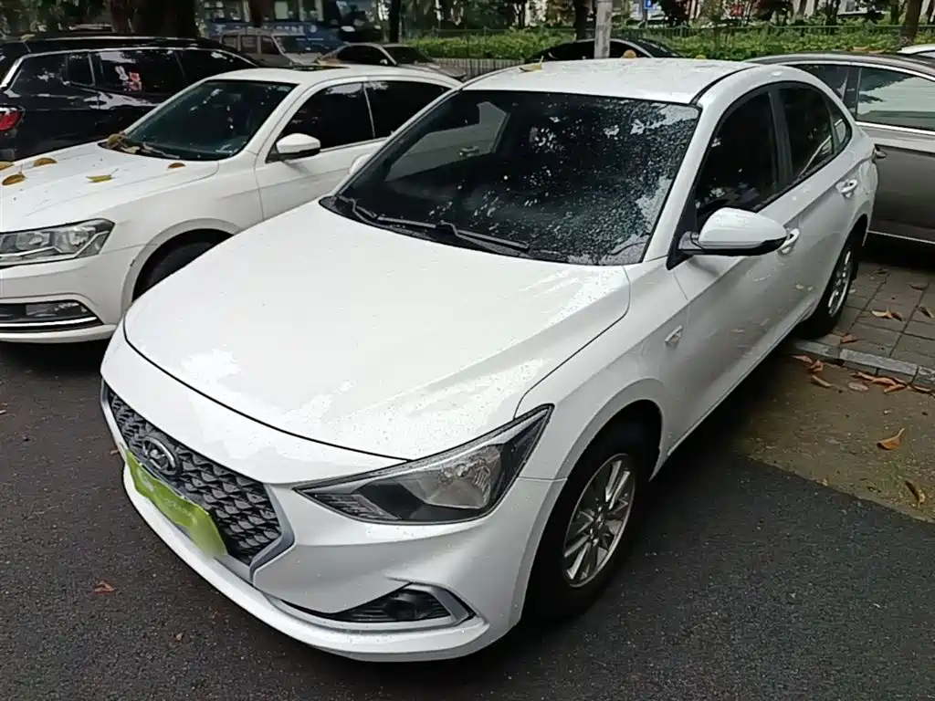Hyundai Elantra 2019 — фото 1