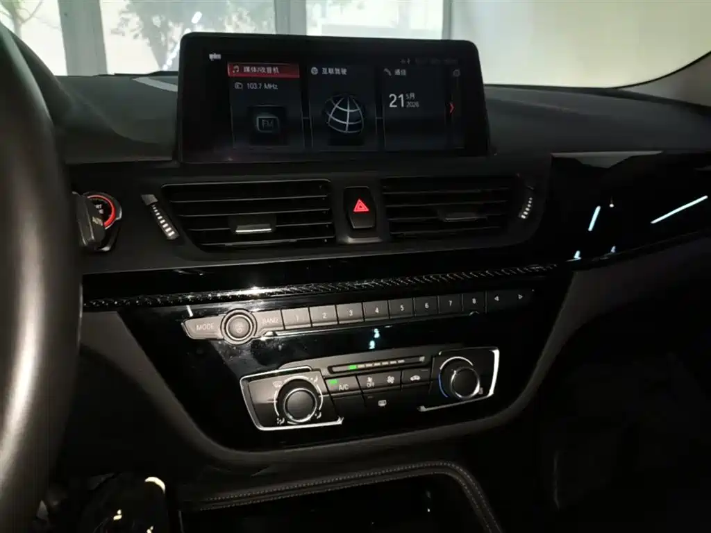 BMW 1 Series 2020 — фото 13