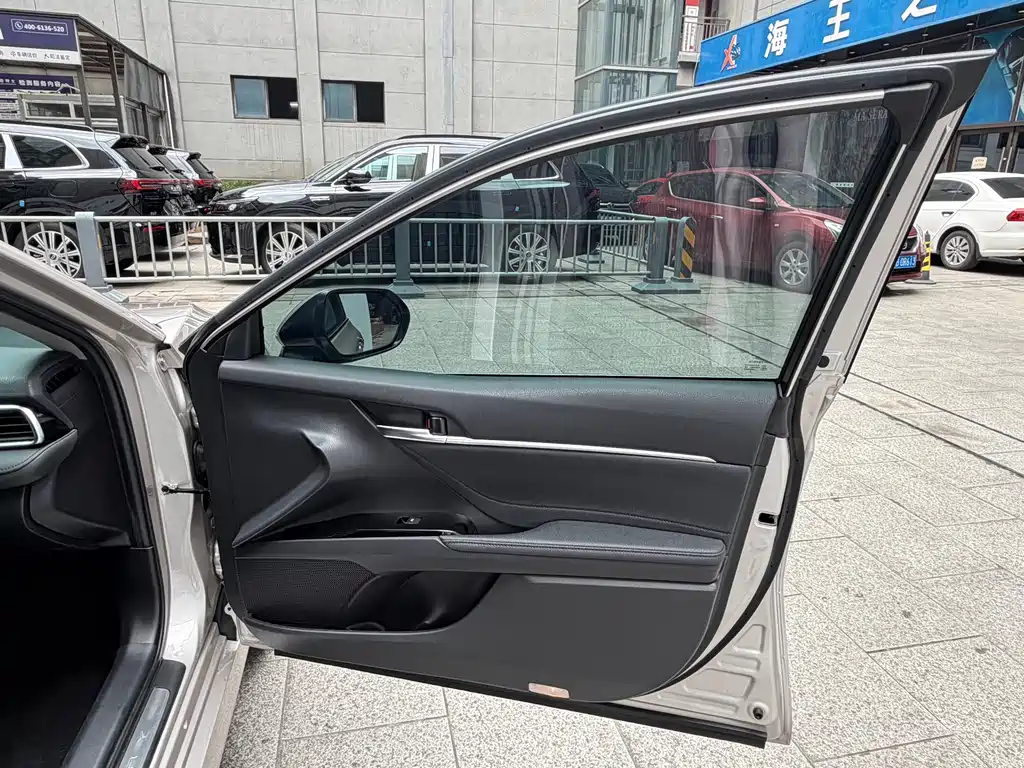 Toyota Camry 2021 — фото 16