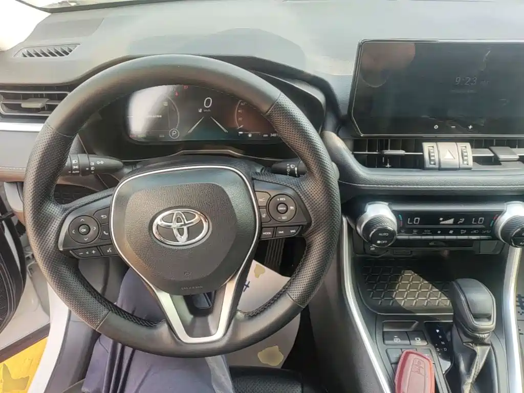 Toyota RAV4 2024 — фото 10