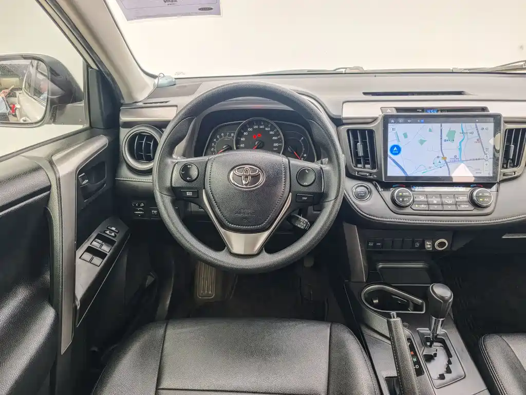Toyota RAV4 2019 — фото 11