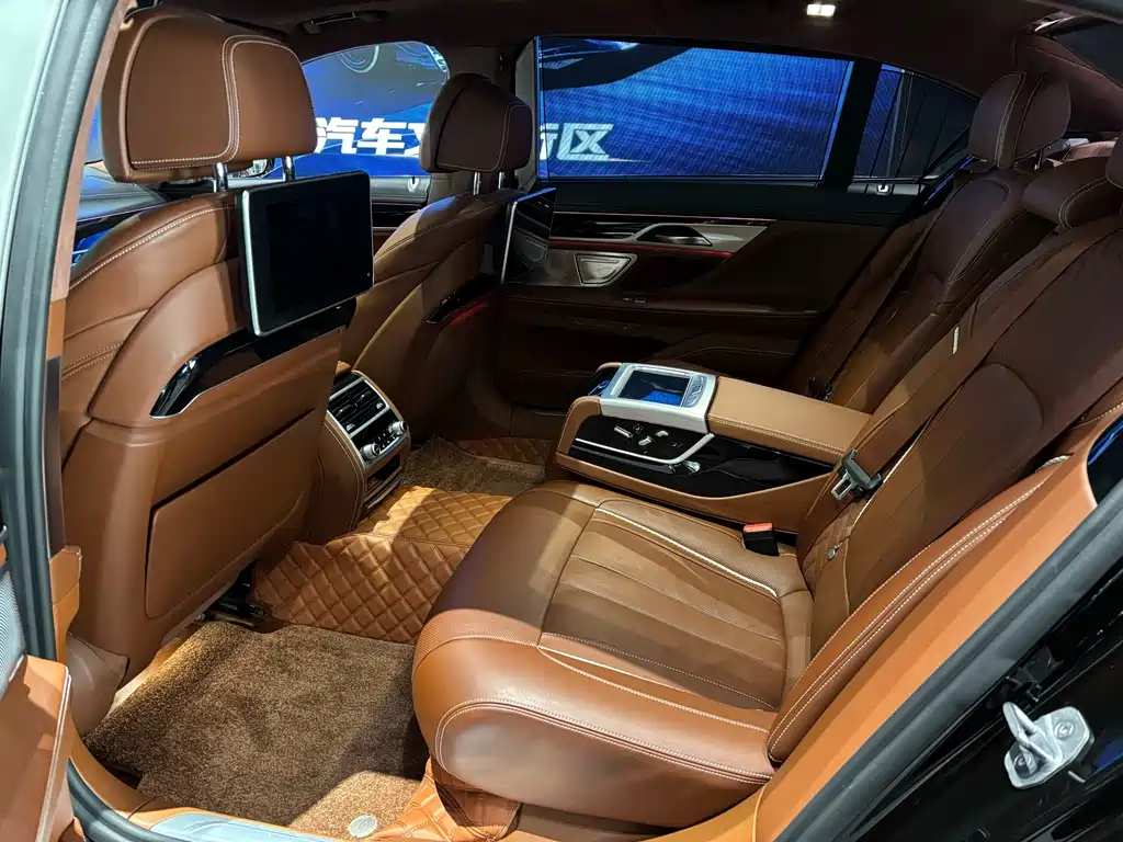BMW 7 Series 2019 — фото 14