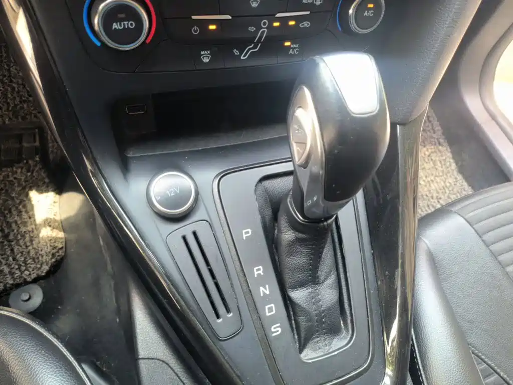 Ford Focus 2016 — фото 15