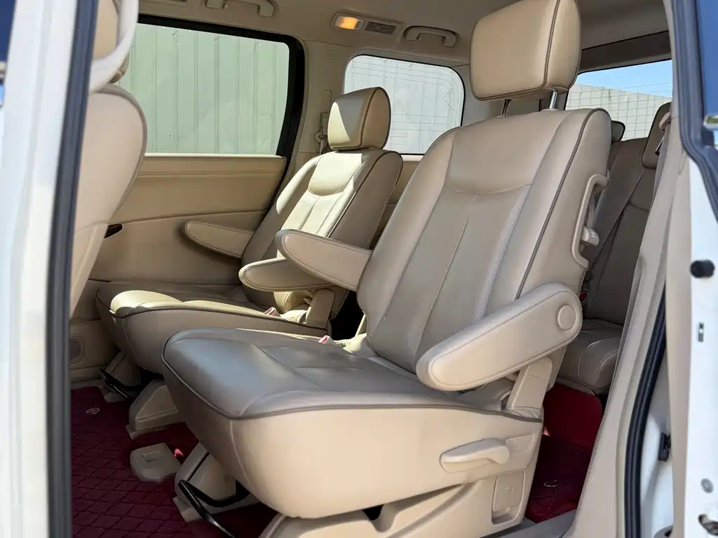 Nissan Quest 2014