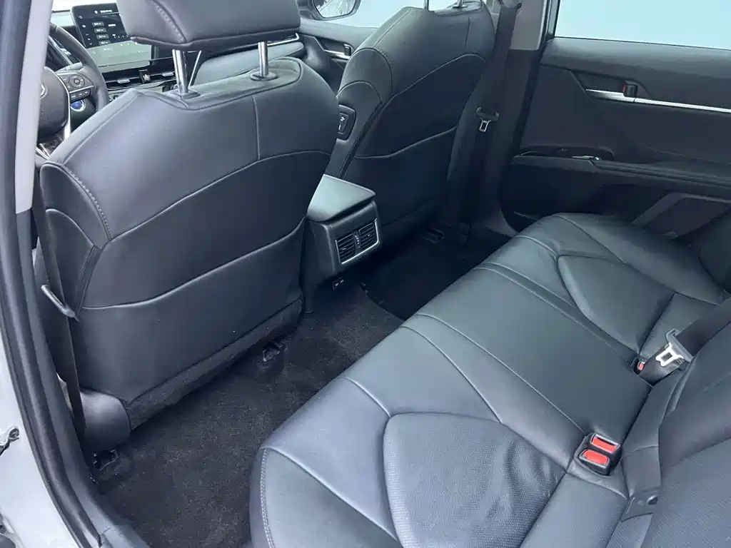 Toyota Camry 2023 — фото 12