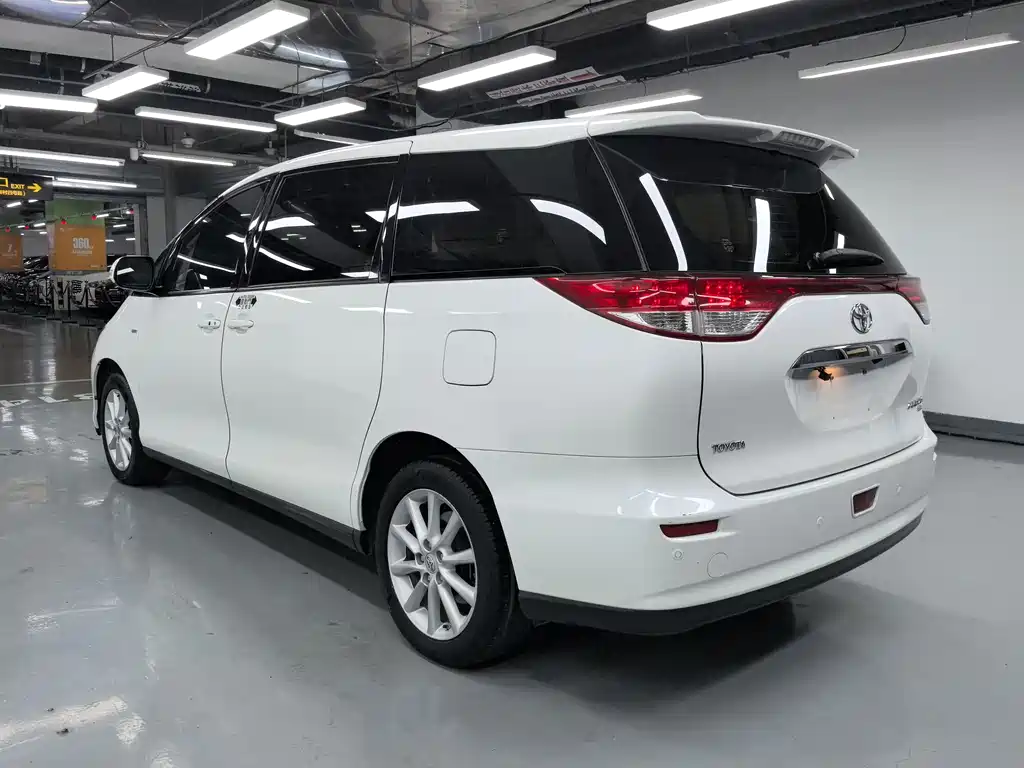 Toyota Previa 2017 — фото 15