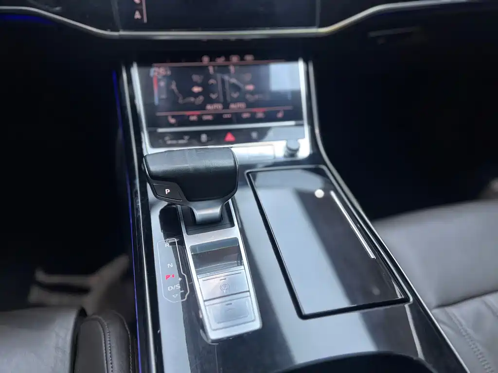 Audi A8 2019 — фото 14