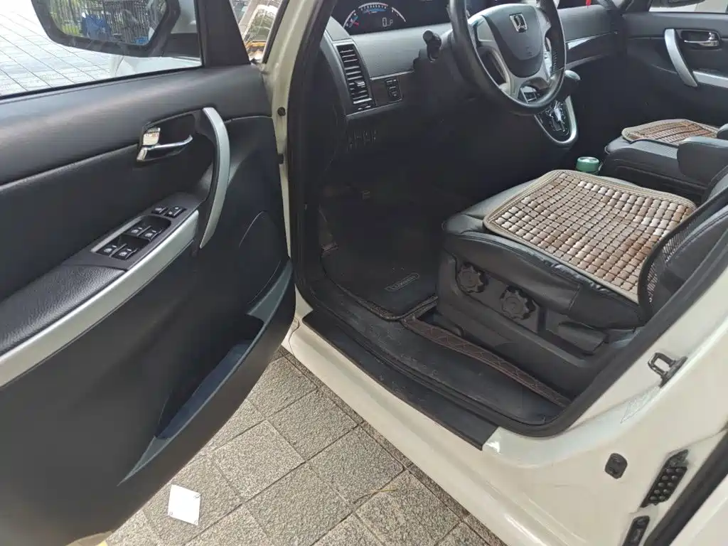 Luxgen Big 7 MPV 2017 — фото 13