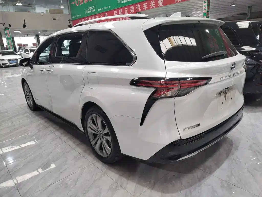 Toyota Sienna 2023 — фото 14