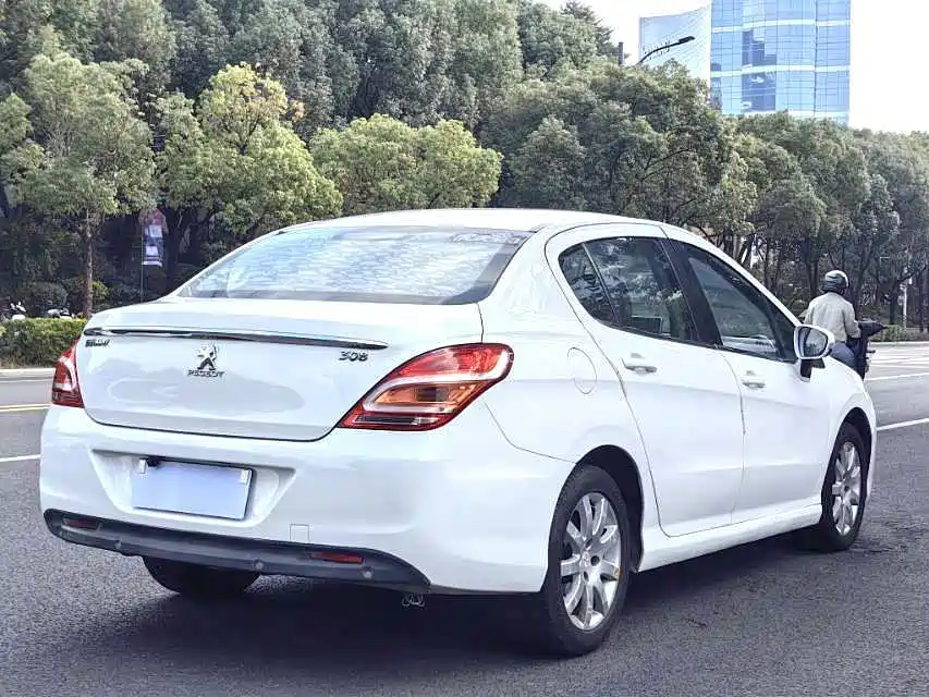 Peugeot 308 2014 — фото 4