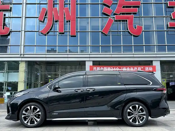 Toyota Granvia 2023