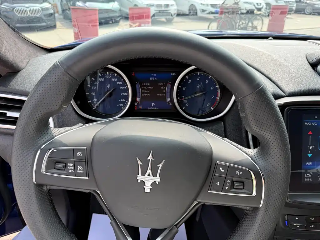 Maserati Ghibli 2017 — фото 6