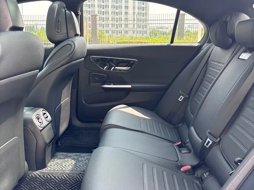 Mercedes-Benz C-Class 2023 — фото 6