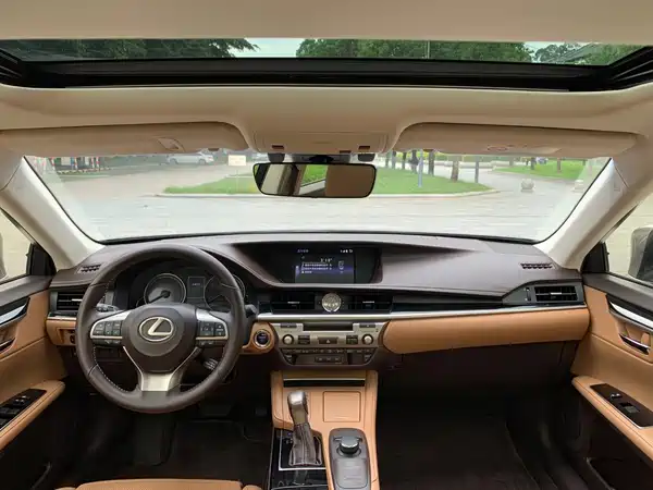 Lexus ES 2017