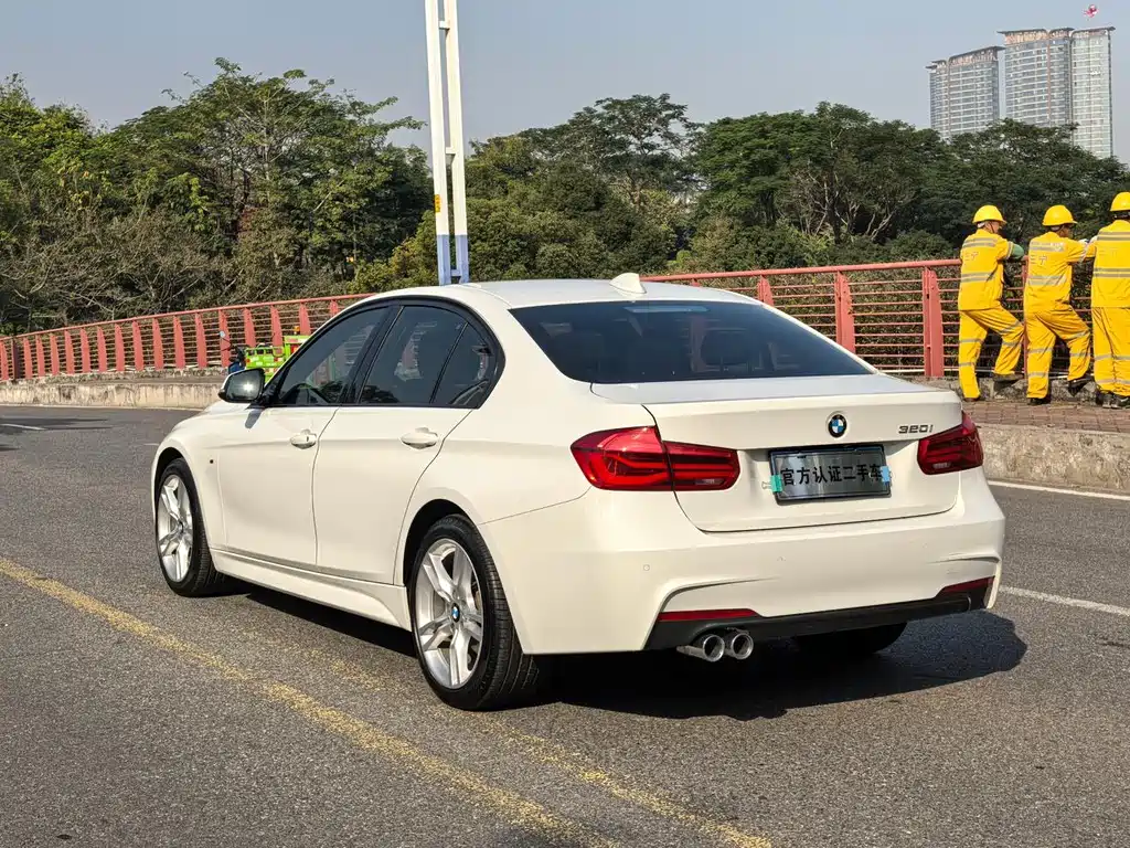 BMW 3 Series 2018 — фото 18