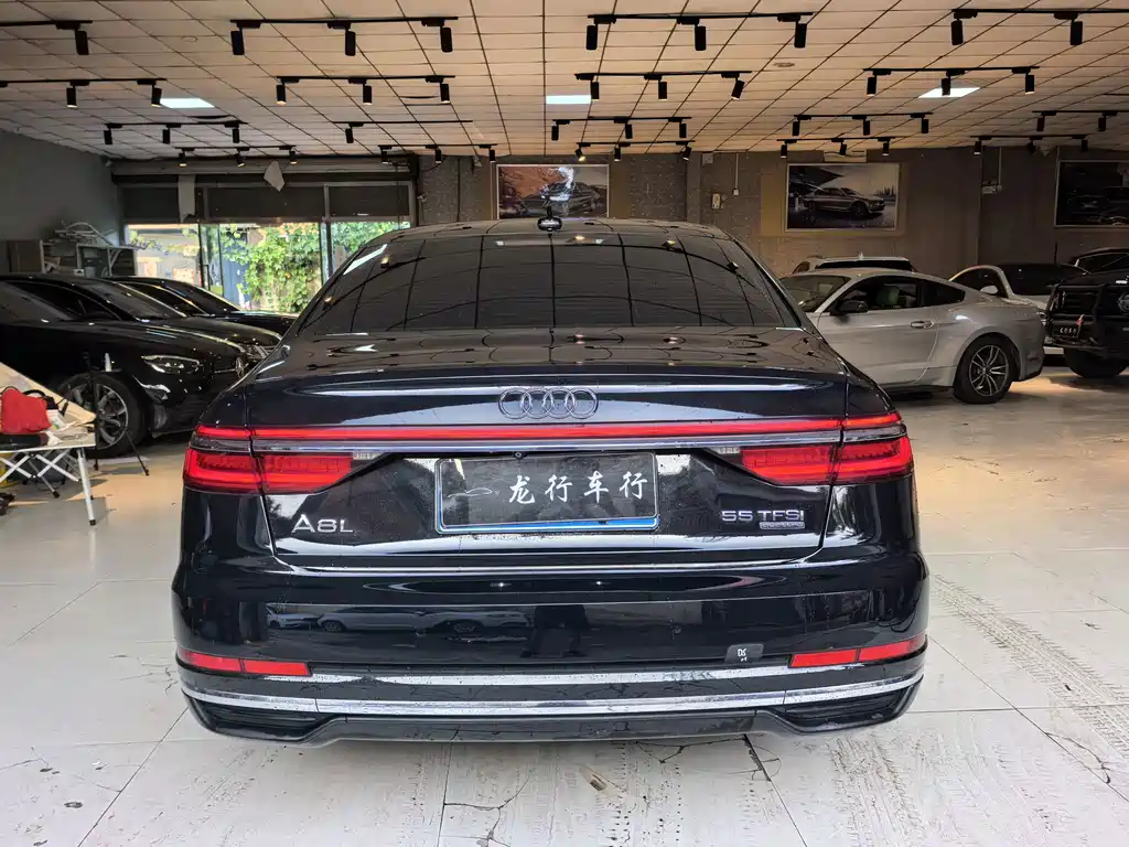 Audi A8 2018 — фото 21
