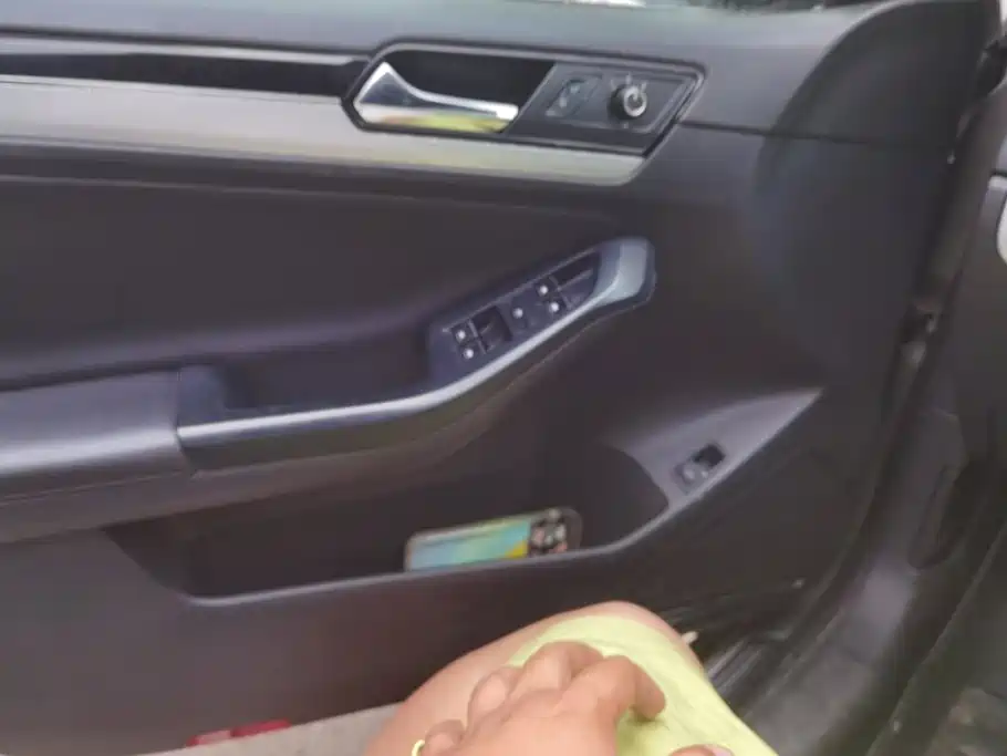 Volkswagen Sagitar 2015