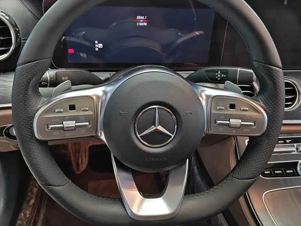 Mercedes-Benz E-Class 2019 — фото 14