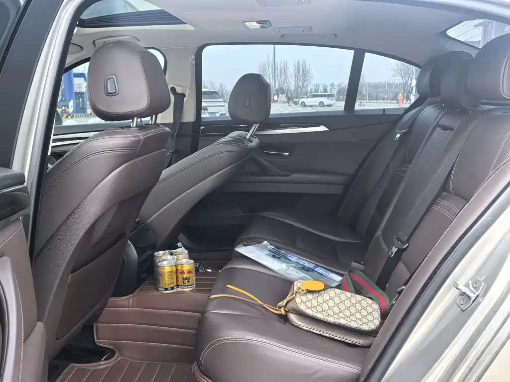 BMW 5 Series 2015 — фото 10