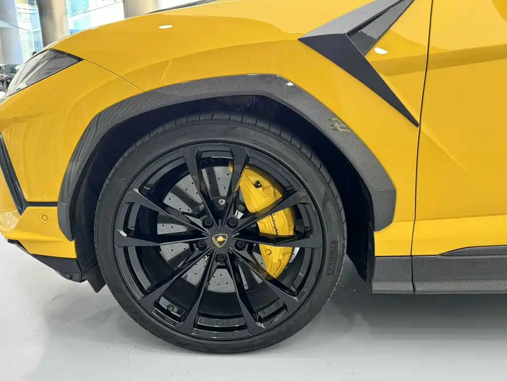 Lamborghini Urus 2023 — фото 10