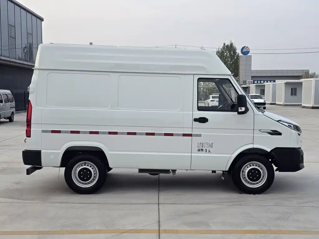IVECO Daily 2025 — фото 7