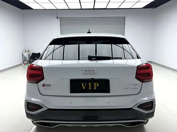 Audi Q2L 2021