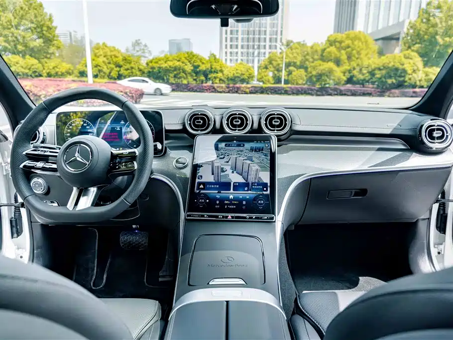 Mercedes-Benz C-Class 2025 — фото 10