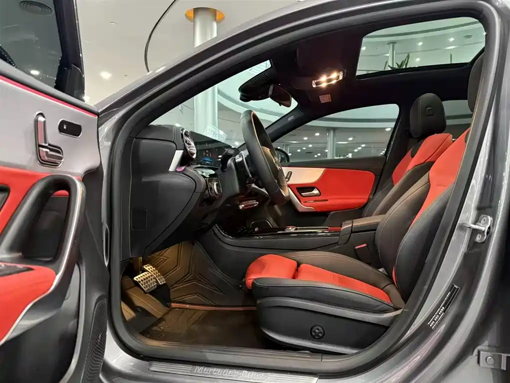 Mercedes-Benz A-Class AMG 2025 — фото 8