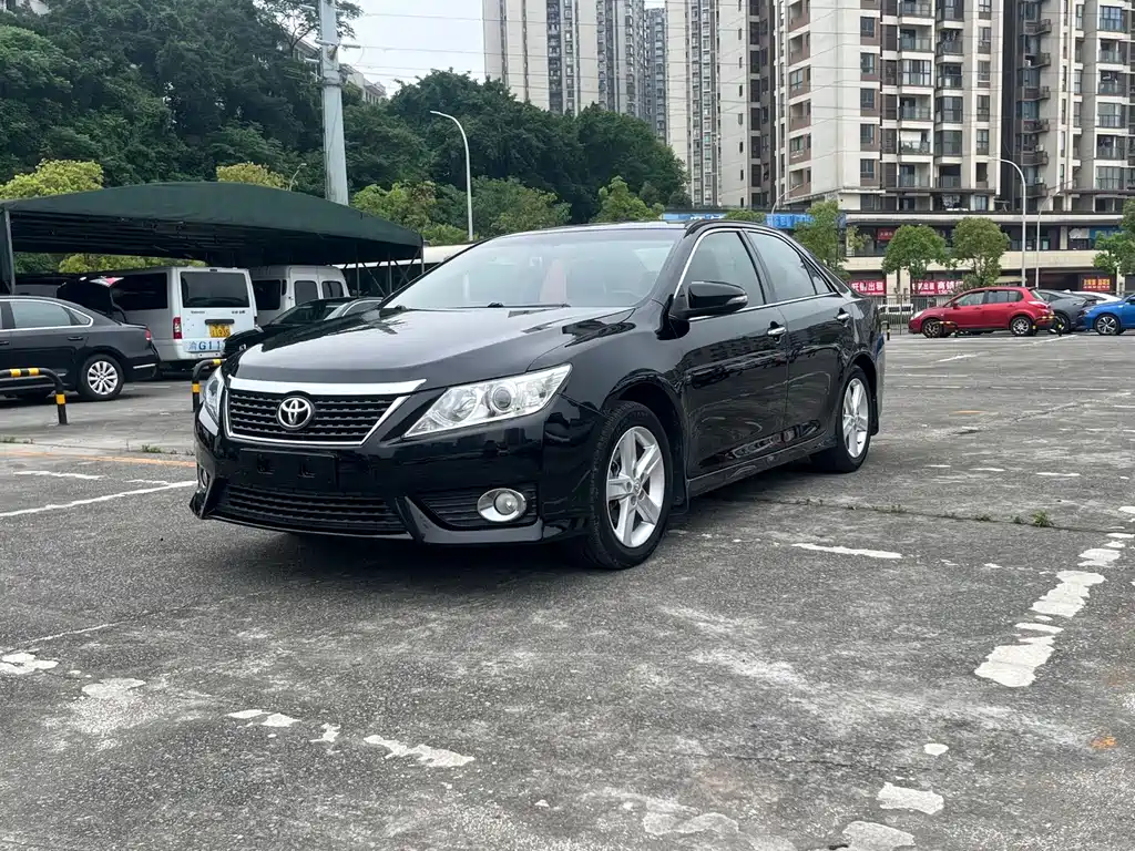 Toyota Camry 2014 — фото 1