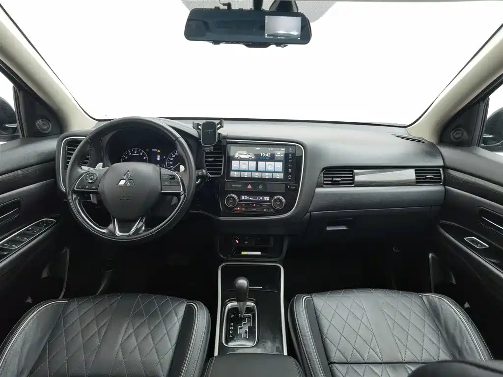 Mitsubishi Outlander 2021 — фото 5