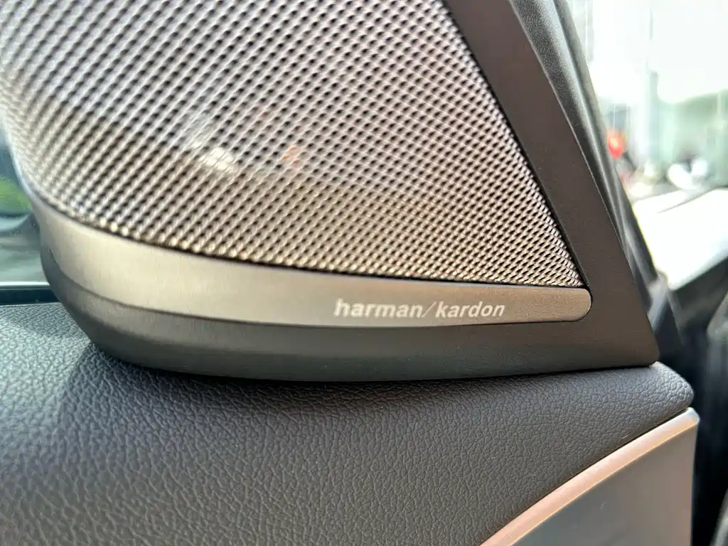BMW 5 Series 2018 — фото 11