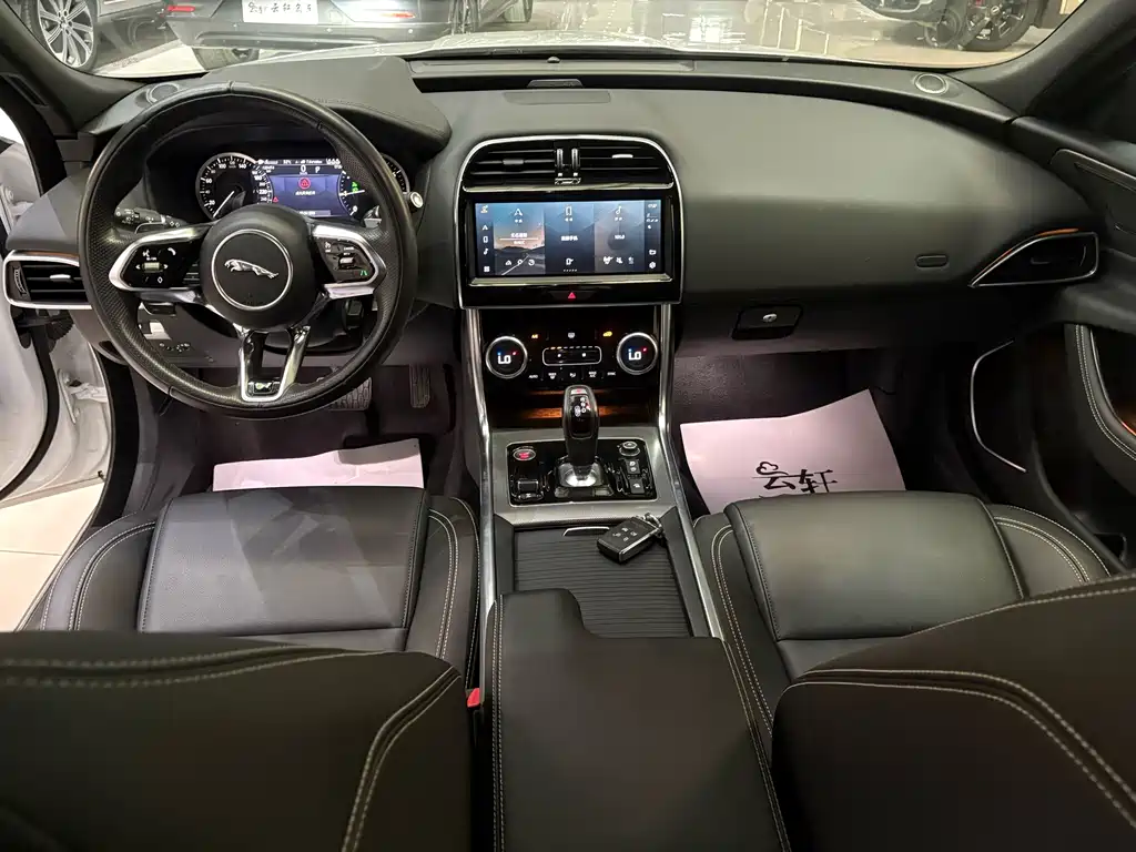Jaguar XEL 2023 — фото 17