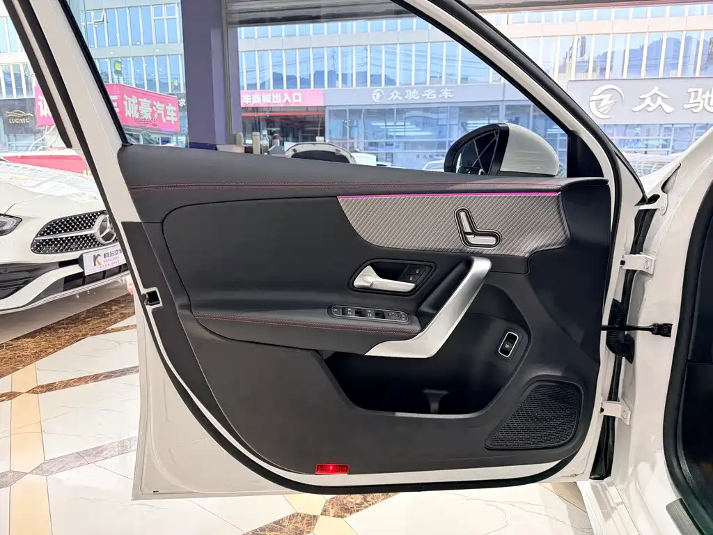 Mercedes-Benz A-Class 2023 — фото 6