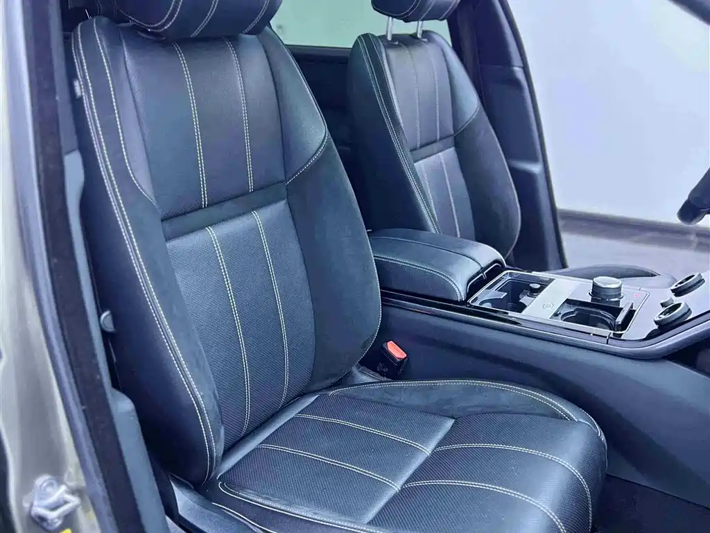 Land Rover Velar 2018 — фото 10
