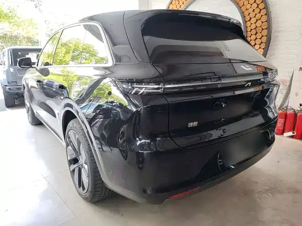 Li Auto L6 2025