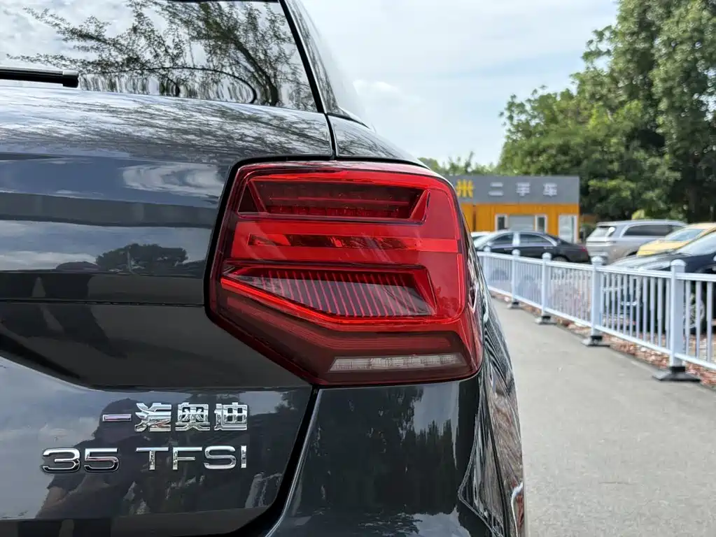 Audi Q2L 2020 — фото 16