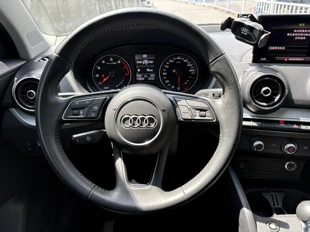 Audi Q2L 2020 — фото 11