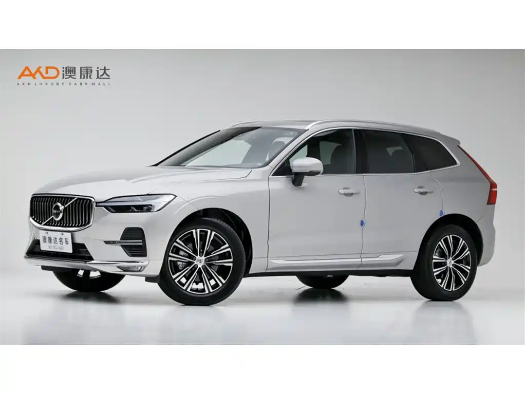 Volvo XC60 2022 — фото 1