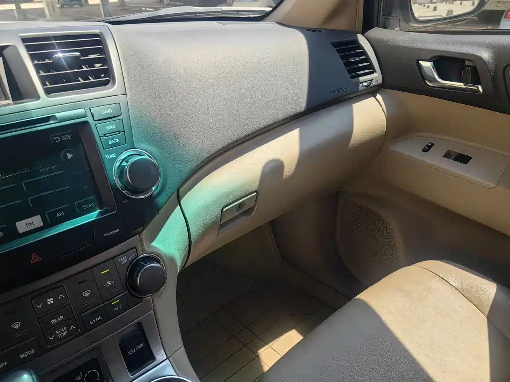 Toyota Highlander 2015 — фото 6
