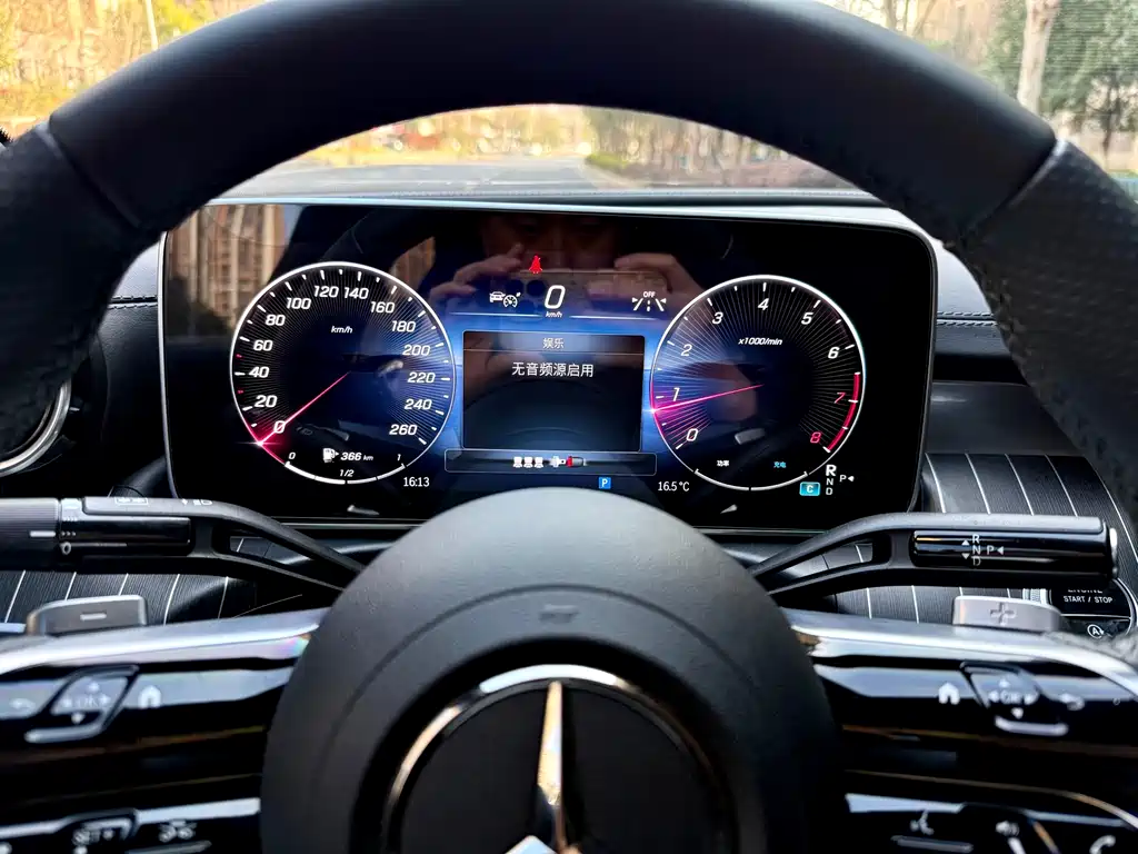 Mercedes-Benz C-Class 2023 — фото 9