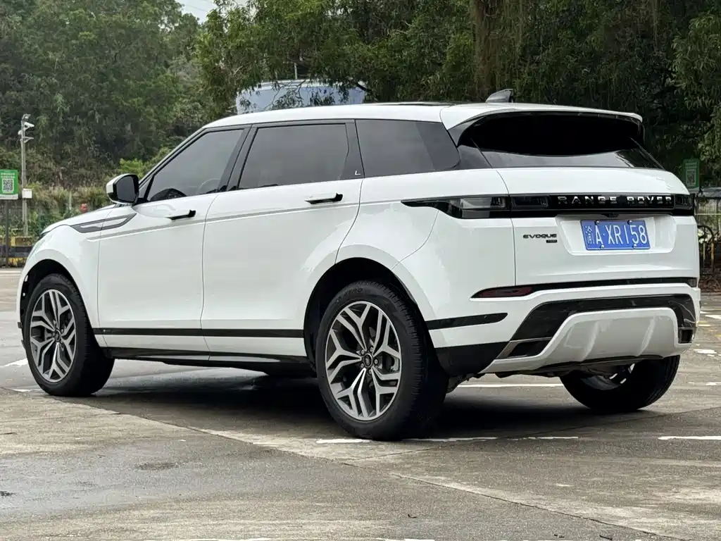 Land Rover Evoque 2023 — фото 9