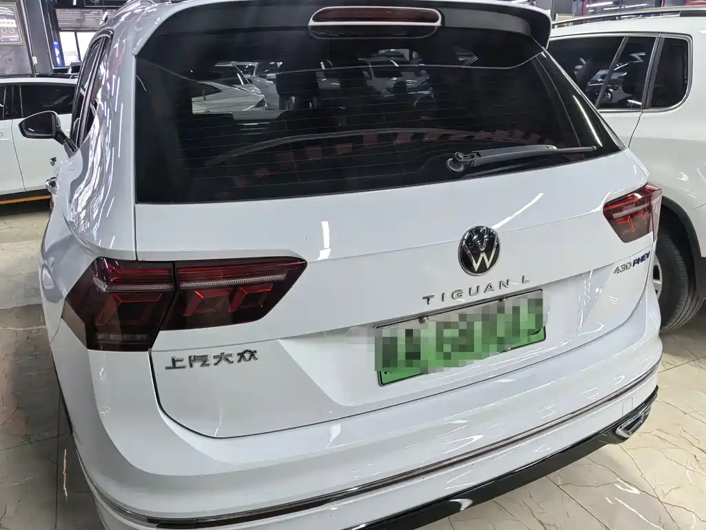 Volkswagen Tiguan L Plug-In Hybrid 2023 — фото 4