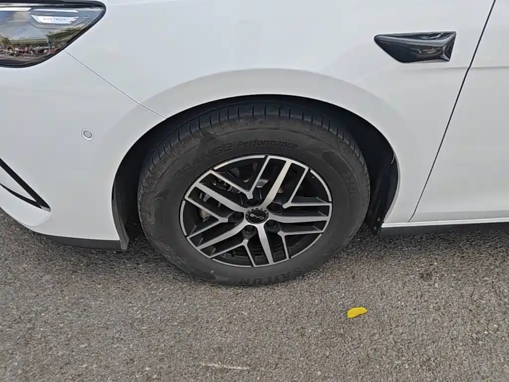BYD Seal 05 DM-i 2025 — фото 23