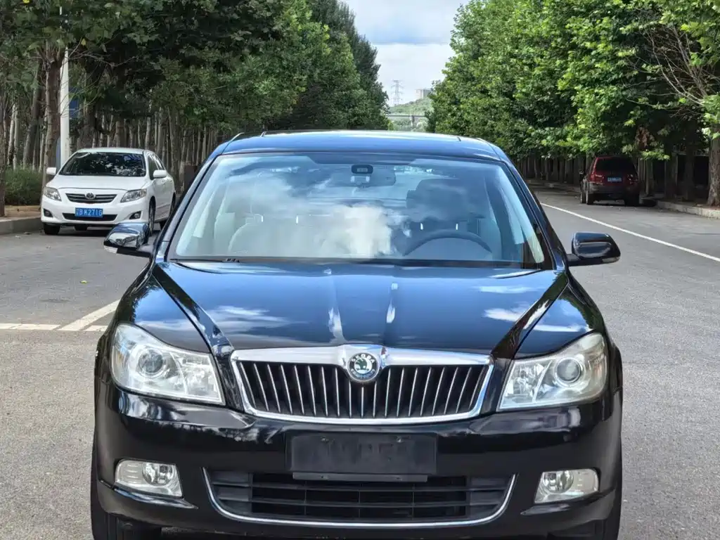 Skoda Octavia 2012 — фото 2