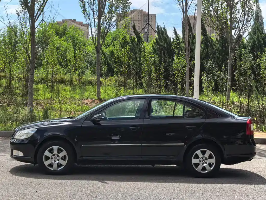 Skoda Octavia 2012 — фото 3