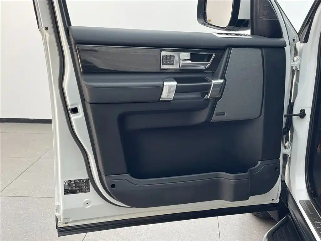 Land Rover Discovery 2016 — фото 8