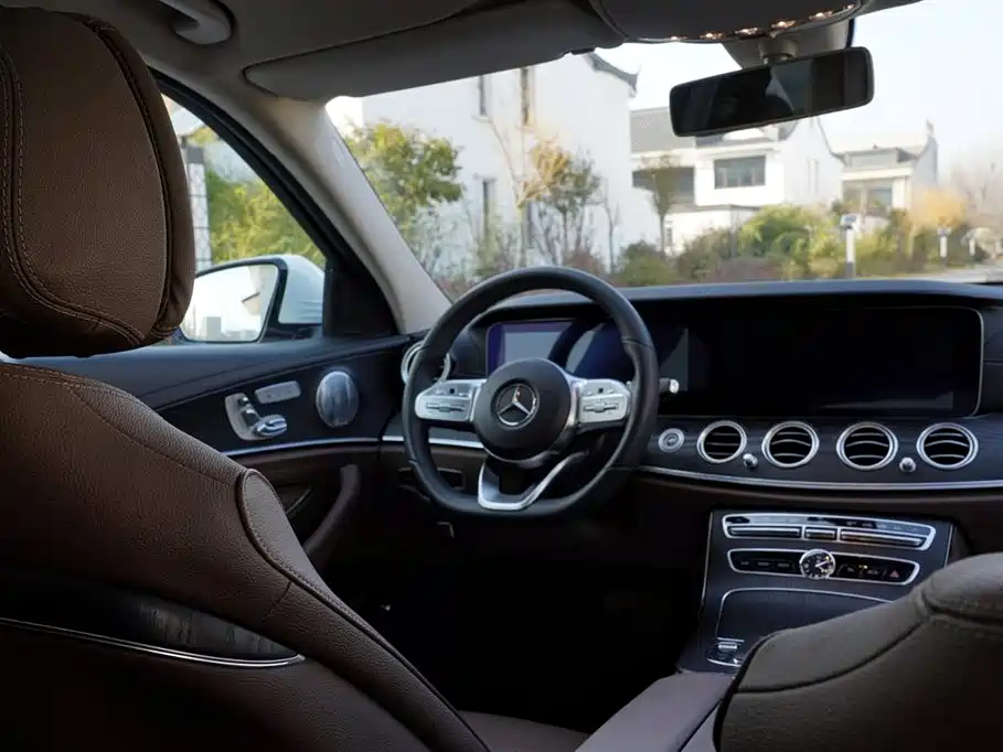Mercedes-Benz E-Class 2020 — фото 37