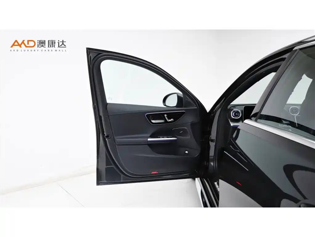 Mercedes-Benz C-Class 2025 — фото 10