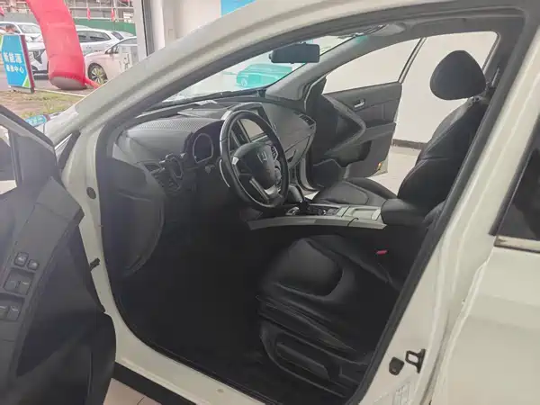 Luxgen You6 SUV 2016